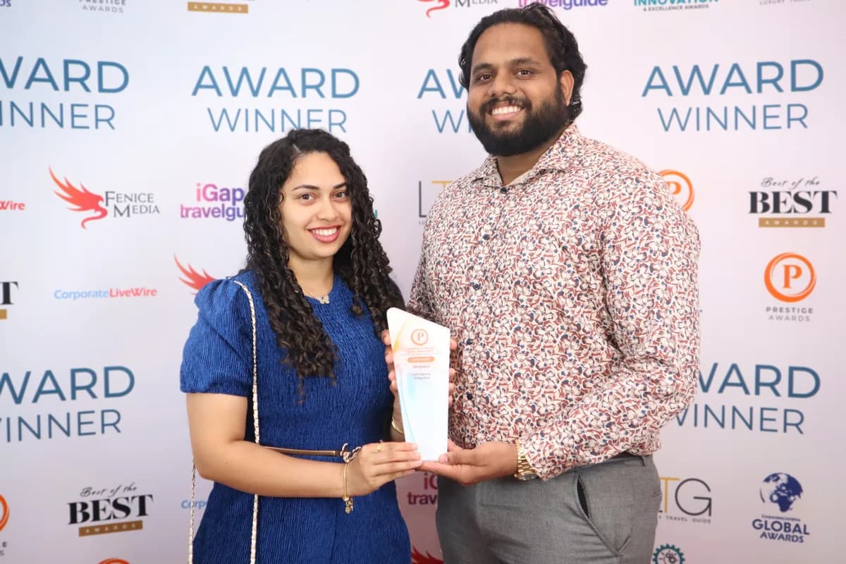 Jhonty Barreto and Vellinka Rebelo of SEO Engico with the SEO Agency of the Year trophy